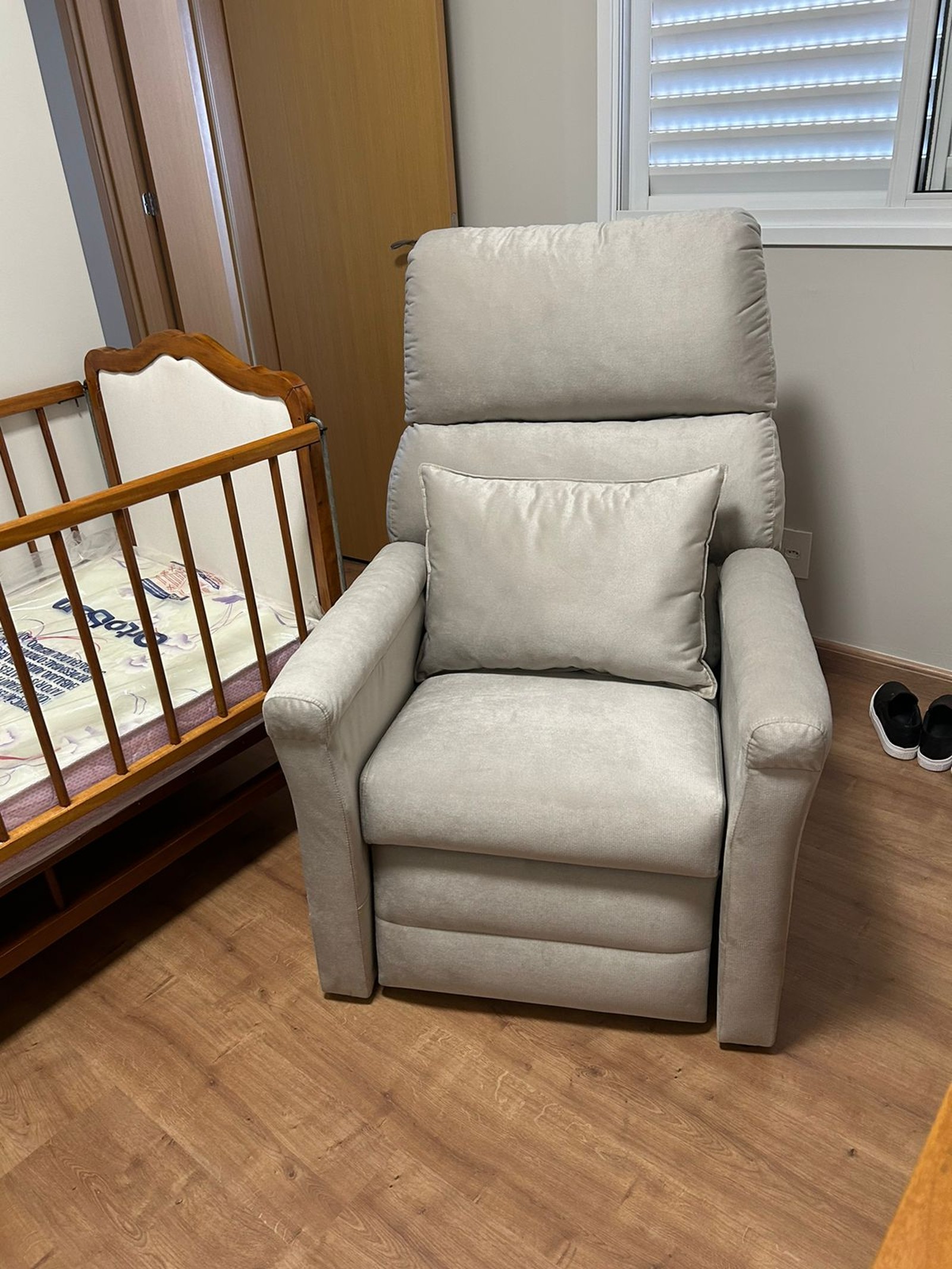Poltrona reclinável bege